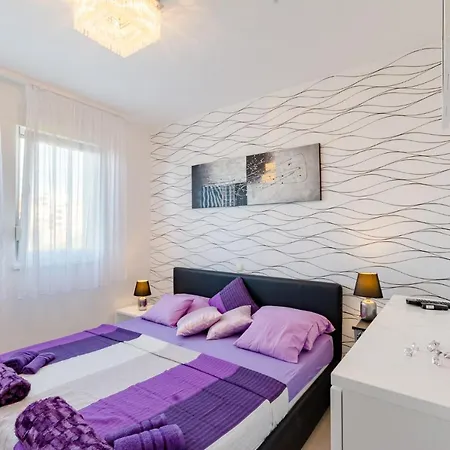 With Wifi - 15923 Apartment