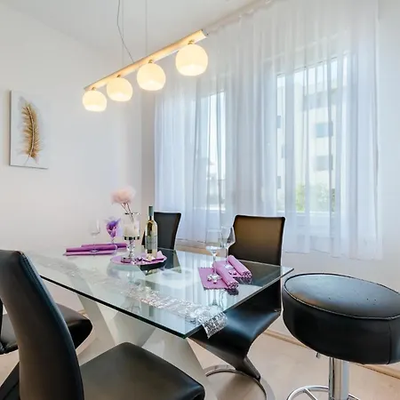 With Wifi - 15923 Apartment Split